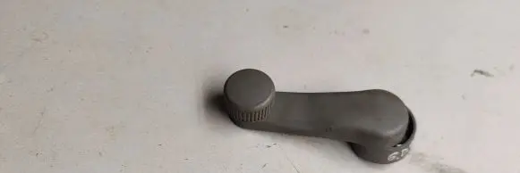 Volkswagen Cross Touran I Rear door window winding handle 1t0839581