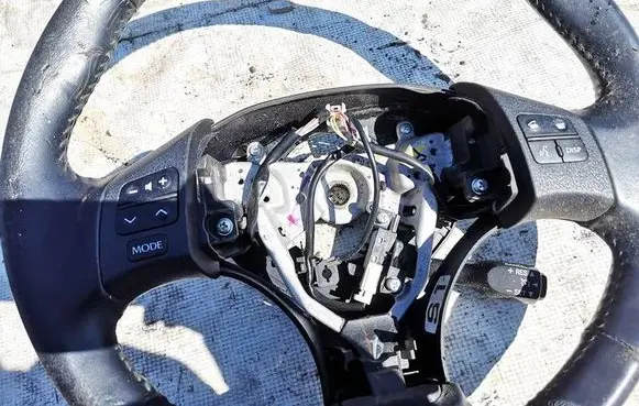 Lexus IS 220D-250-350 Steering wheel buttons/switches 