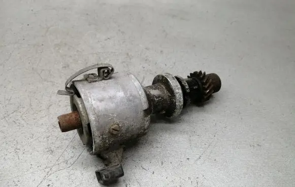 Volkswagen Golf III Spark distributor 026905205G 0237020083