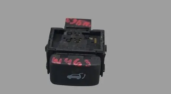 Nissan X-Trail T32 Tailgate opening switch