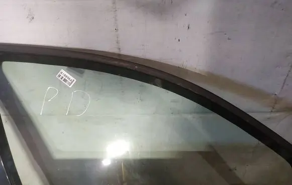 Volkswagen PASSAT B5.5 Front door window glass four-door as2