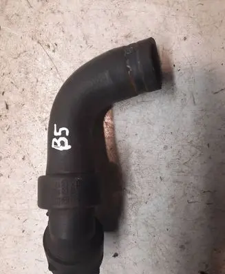 Volkswagen PASSAT B5 Engine coolant pipe/hose 8D0121101J