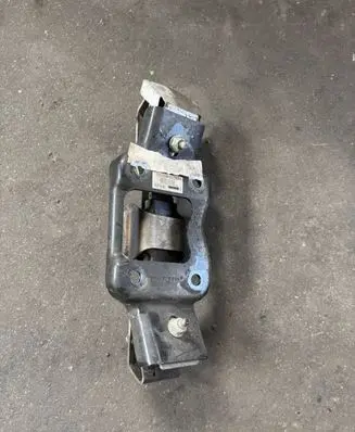 Gearbox mounting bracket