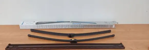 Volkswagen Touareg I Front wiper blade arm 7L09998002