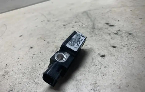 Mazda 6 Airbag deployment crash/impact sensor GJ6A57KC0 090303 C2877ZMCP672