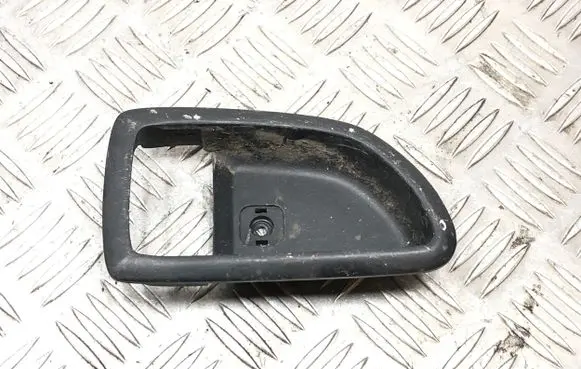 KIA Sorento Front door interior handle 826223E000