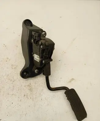 KIA Ceed Accelerator throttle pedal 327002H930