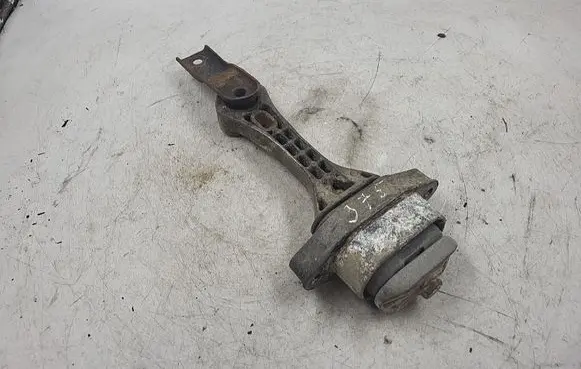 Volkswagen Bora Engine mount bracket 