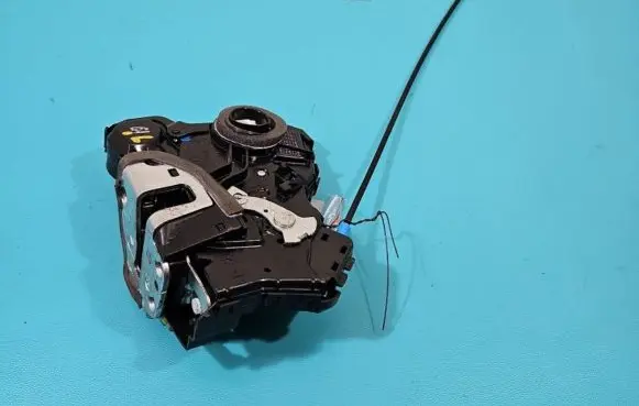 Toyota Auris E180 Front door lock A084219 IMPRK1357819
