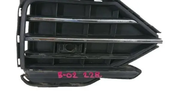 Volkswagen Touareg III Front bumper lower grill 760854662C