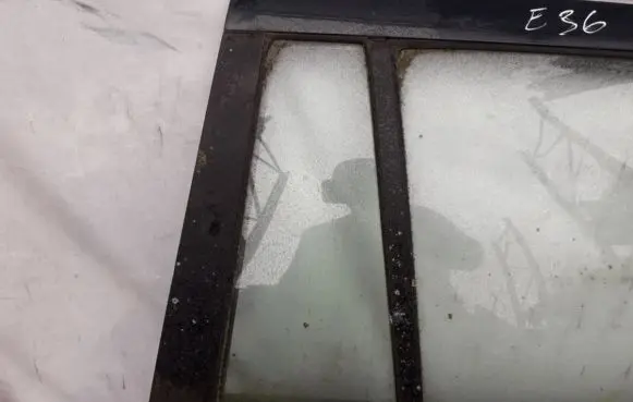 BMW 3 E36 Rear vent window glass 