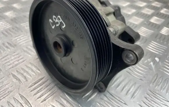 Mercedes-Benz C W204 Power steering pump A0054668201 7693955149