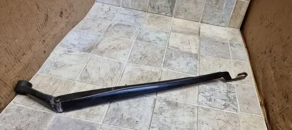 Toyota Auris 150 Front wiper blade arm 3451979