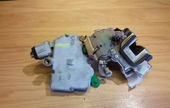 Nissan Terrano Rear door lock