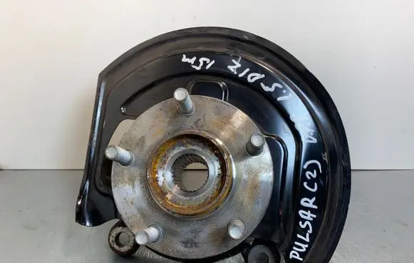 Nissan Pulsar Front wheel hub