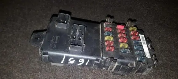 KIA Carnival Fuse box set jb200400