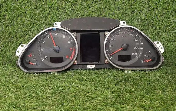 Audi A6 S6 C6 4F Speedometer (instrument cluster) 4F0920900M 4F0910900A