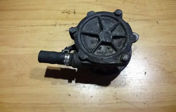BMW 5 E39 Vacuum pump 96110885
