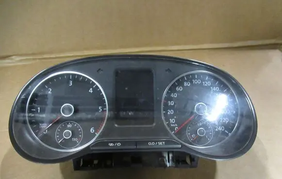 Volkswagen Amarok Speedometer (instrument cluster) 2H0920871A