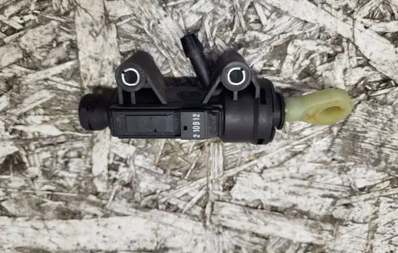 BMW 1 F20 F21 Clutch master cylinder 6773670