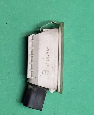 Ford Mondeo MK IV Number plate light