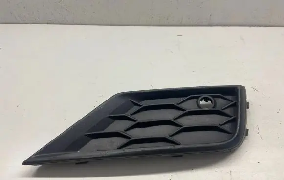 Volkswagen Tiguan Front bumper lower grill 5NA853666a