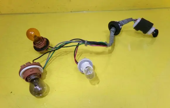 Hyundai Getz Tail light bulb cover holder 35843