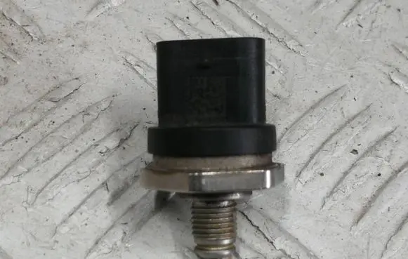 Mercedes-Benz B W246 W242 Fuel pressure sensor A2781530028 816RD0007