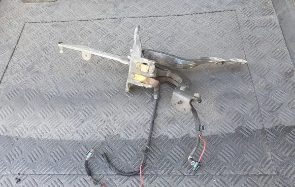 BMW 5 G30 G31 Tailgate/trunk/boot hinge 7390414