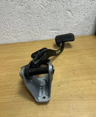 Mercedes-Benz ML W164 Brake pedal A1642902201 F1876