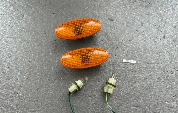 Nissan Terrano Front fender indicator light 261606F605