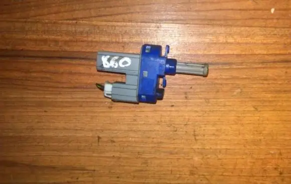 Mazda 3 I Brake pedal sensor switch
