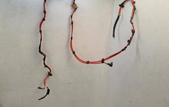 Positive cable (battery)