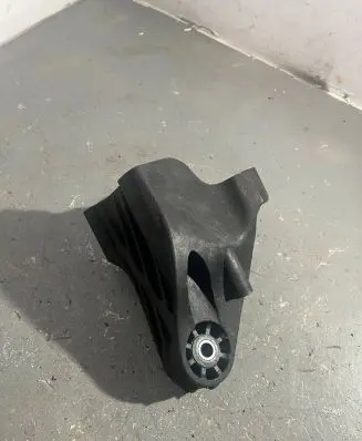 Mercedes-Benz E W213 Engine mounting bracket A6542230100