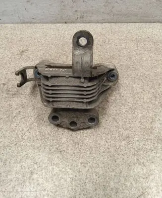 Engine mount bracket