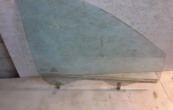 KIA Carnival Front door window glass four-door 43R000383