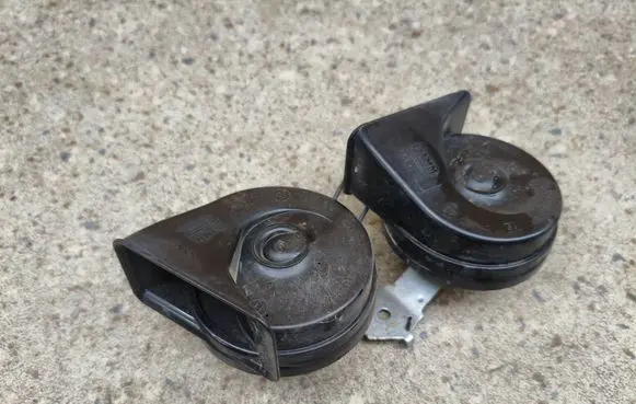 Ford Explorer VI Horn signal L1MT13A803AB 03042