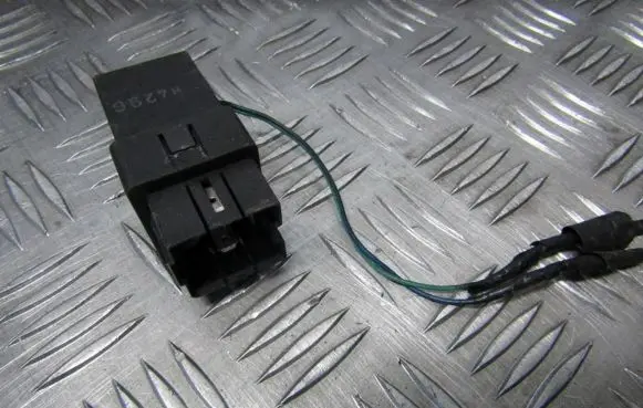 Volvo S40, V40 Other relay mb954185