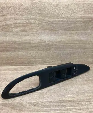 Nissan Primera Electric window control switch 25401AV660