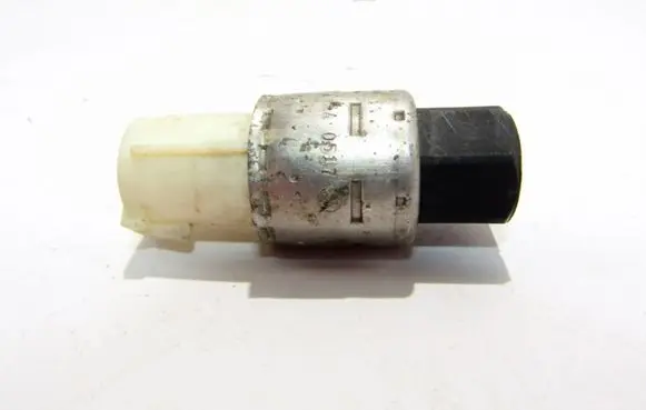 Ford Focus Oil pressure sensor 95BW19E561AA