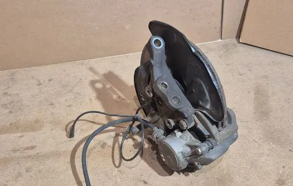 Mercedes-Benz C W204 Front wheel hub spindle knuckle