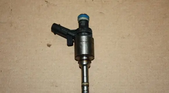 Audi A4 S4 B8 8K Fuel injector 06H906036B