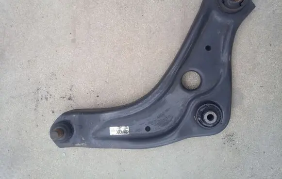 Nissan Qashqai Front lower control arm/wishbone 44EA0BRH