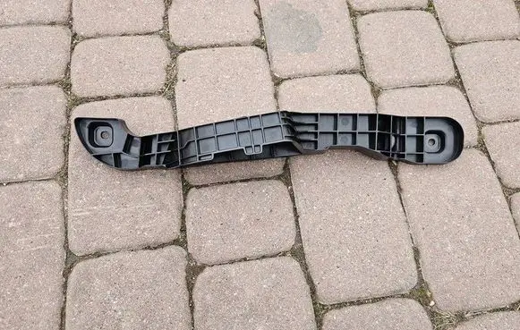 Opel Astra L Front door glass trim molding 9840528580