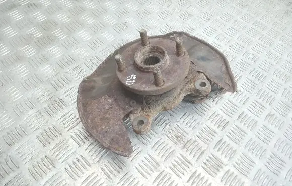 Toyota Corolla Verso E121 Front wheel hub spindle knuckle