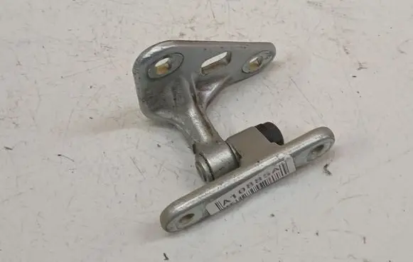 Mercedes-Benz CLS C219 Rear door lower hinge