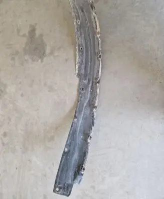 Front wheel arch liner splash guards