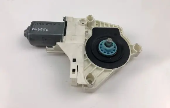 Audi A1 Front door window regulator motor 8K0959802C