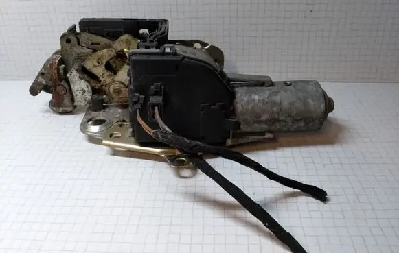 Mercedes-Benz E W210 Tailgate/trunk/boot lock/catch/latch 0390201678