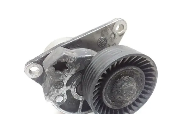 Volvo XC90 Generator/alternator belt tensioner 